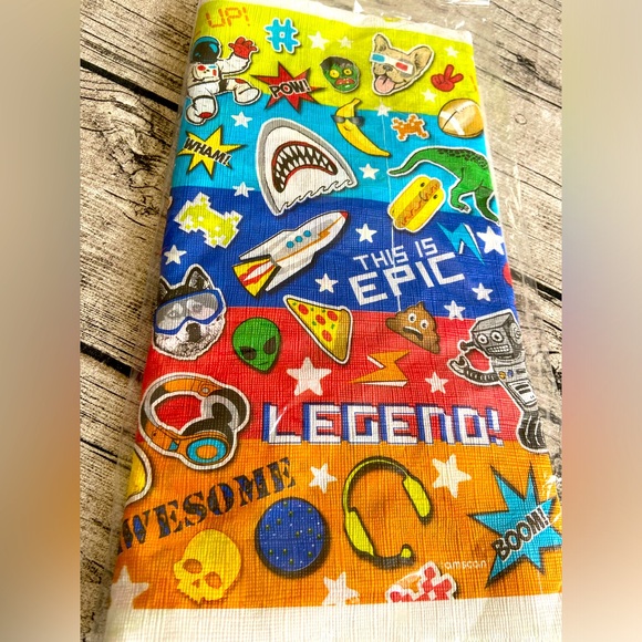 NWT. Table cover. Fun gaming/video games design. New in unopened package - Picture 1 of 5